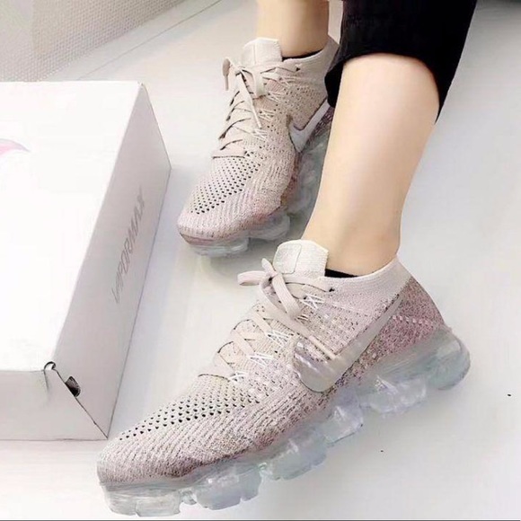 vapormax string